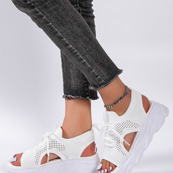 🆕Women’s White Sneaker Sandals❤️❤️Size 10.5M - Picture 3 of 5